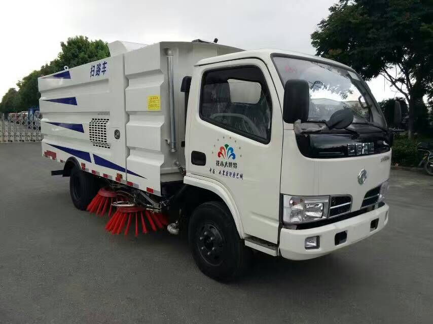 國(guó)五東風(fēng)多利卡D6掃路車(chē)