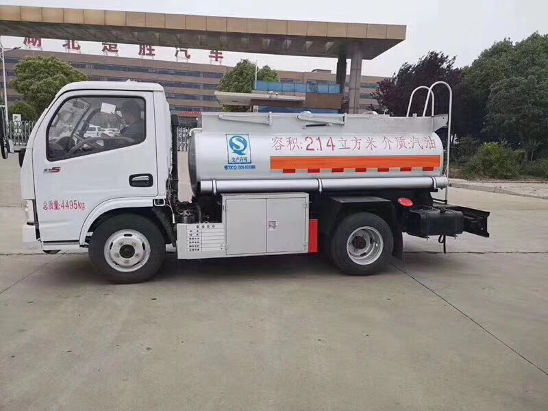 東風(fēng)藍(lán)牌運(yùn)油車(chē)