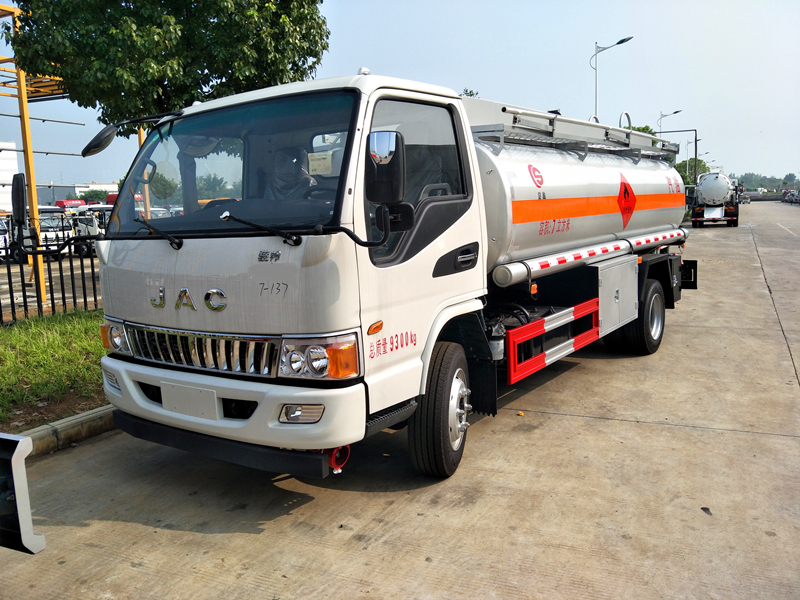 江淮8噸油罐車(chē)