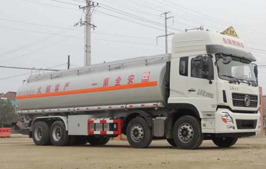 東風(fēng)天龍前四后八油罐車圖片