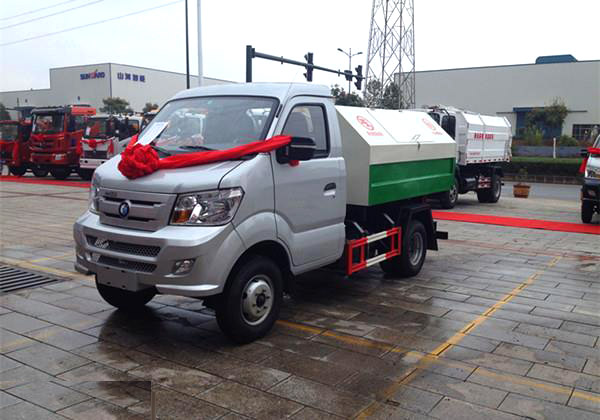 **小型3方勾臂式垃圾車
