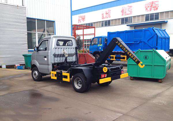 **小型3方勾臂式垃圾車